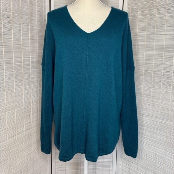 Soft Surroundings Turquoise Cashmere Sweater Size M Ribbed Sleeves Panel Seam - Picture 1 of 7